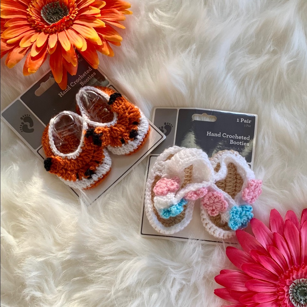 2 pairs baby shoes